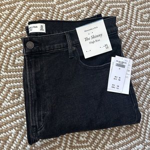 Abercrombie & Fitch NWT Size 12 Black High Rise Skinny Vent Hem Jeans A&F